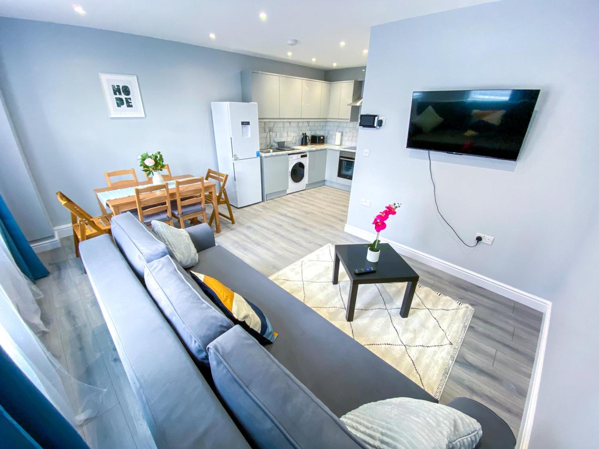Modern 1-Bedroom Flat, 5 Guest, London - F2 Londres Exterior foto