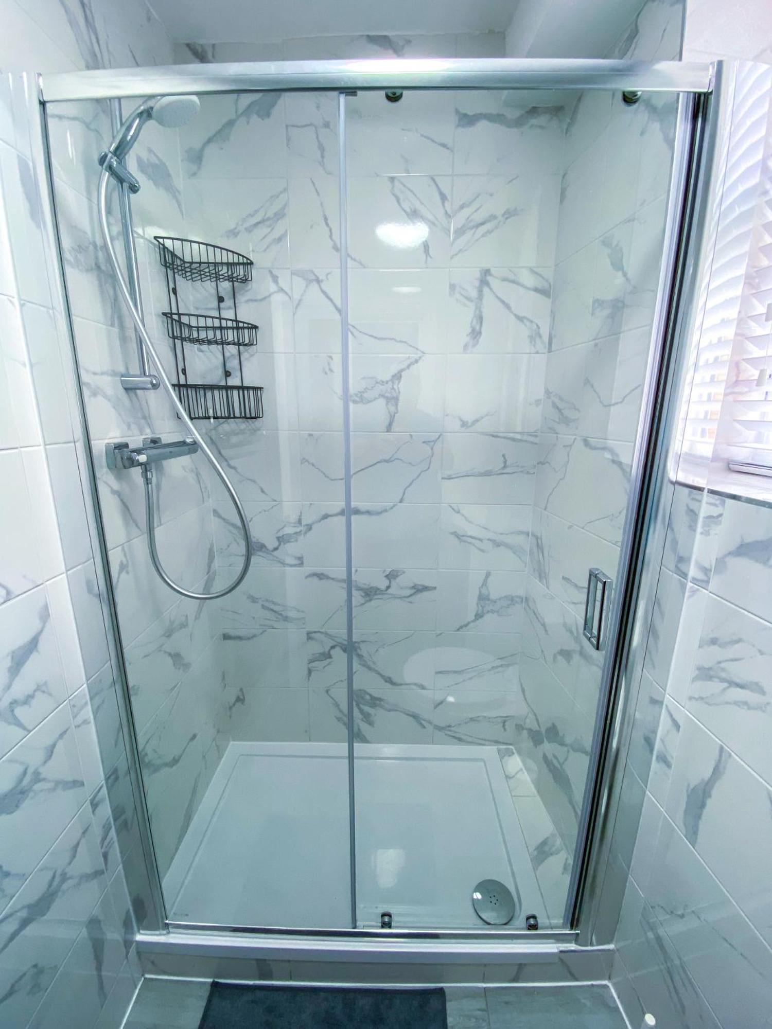 Modern 1-Bedroom Flat, 5 Guest, London - F2 Londres Exterior foto